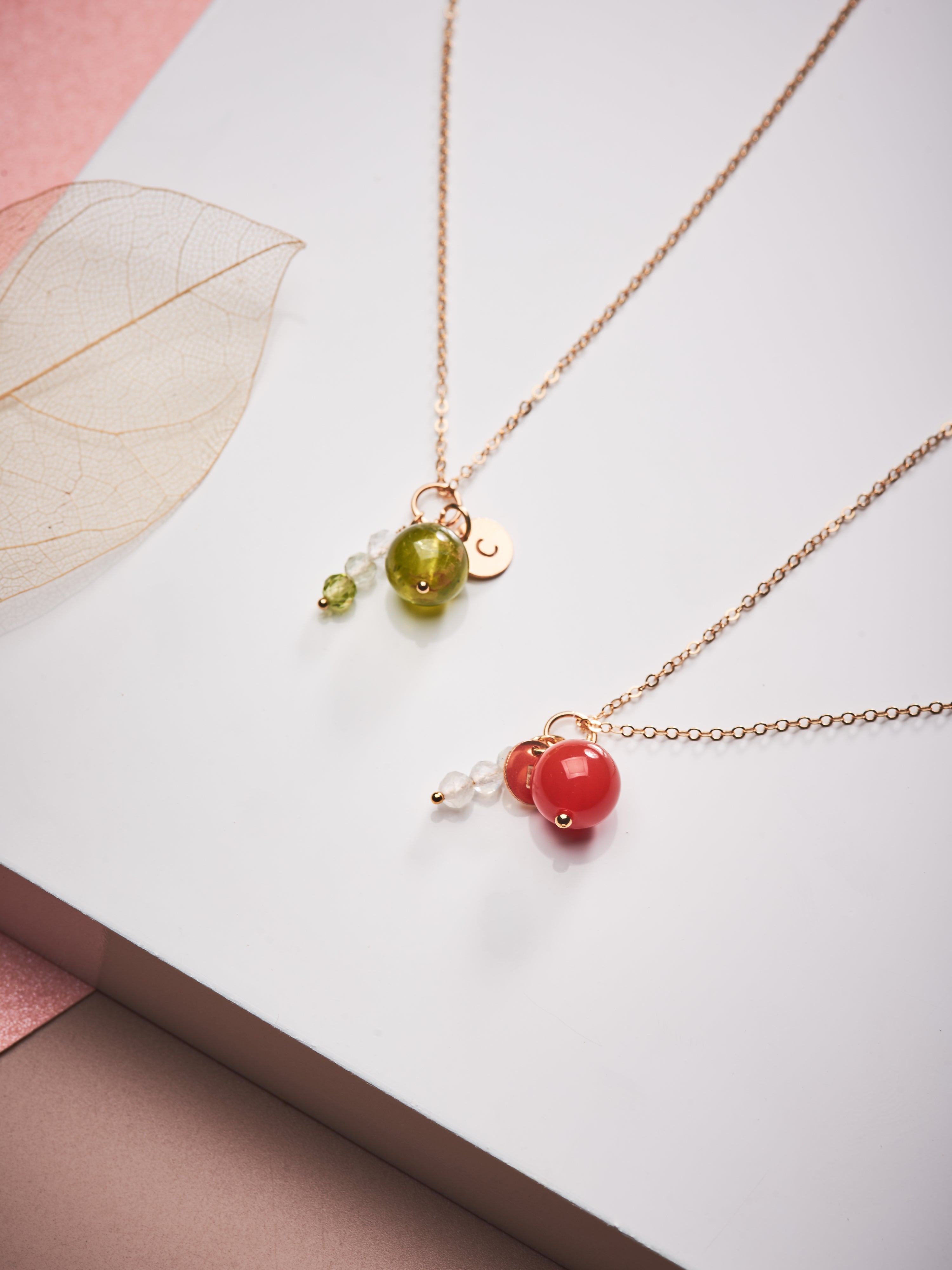 紅瑪瑙字母項鍊吊墜 | 14K包金頸鍊