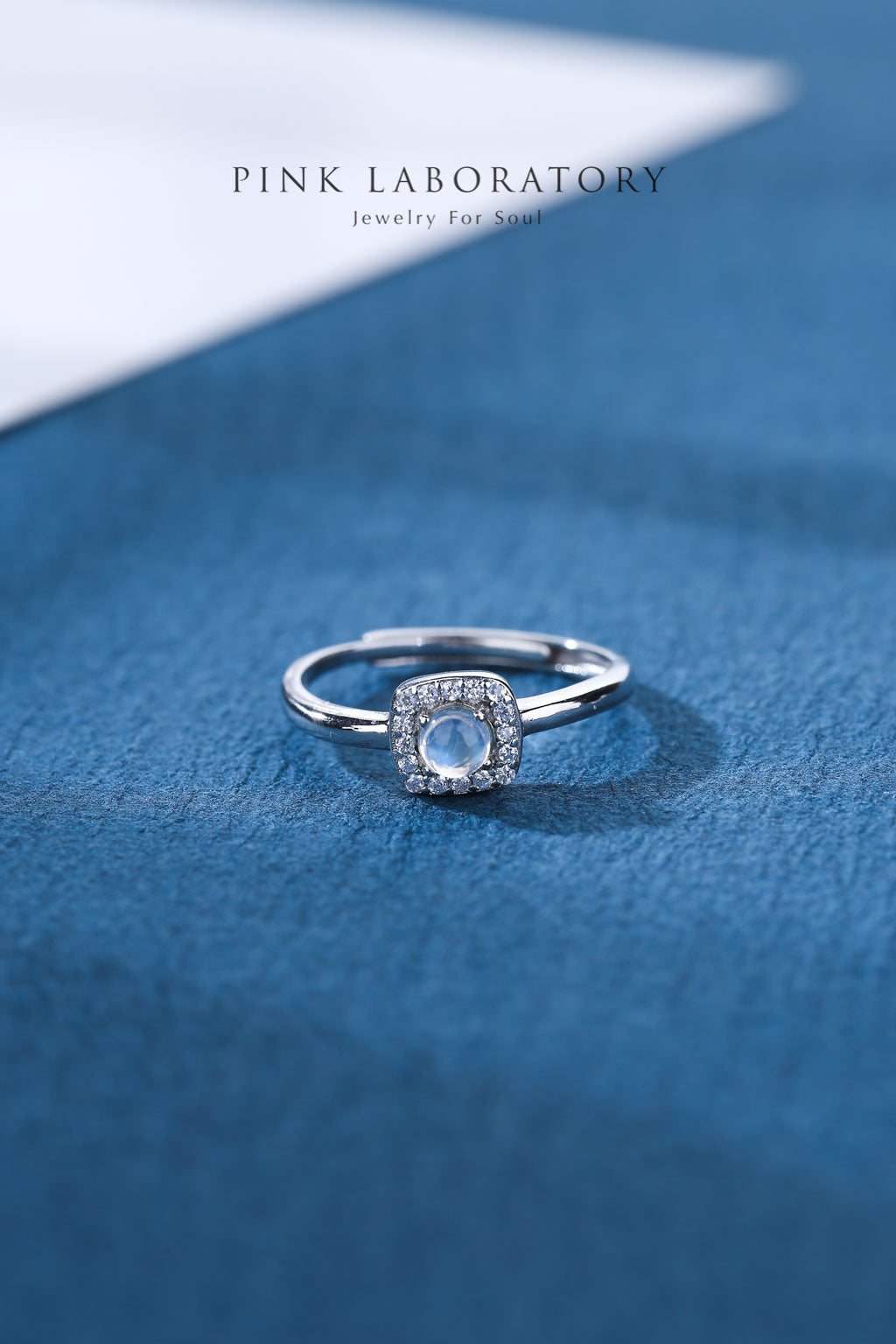 藍光玻璃體月光石925純銀精鍍亮澤白金戒指