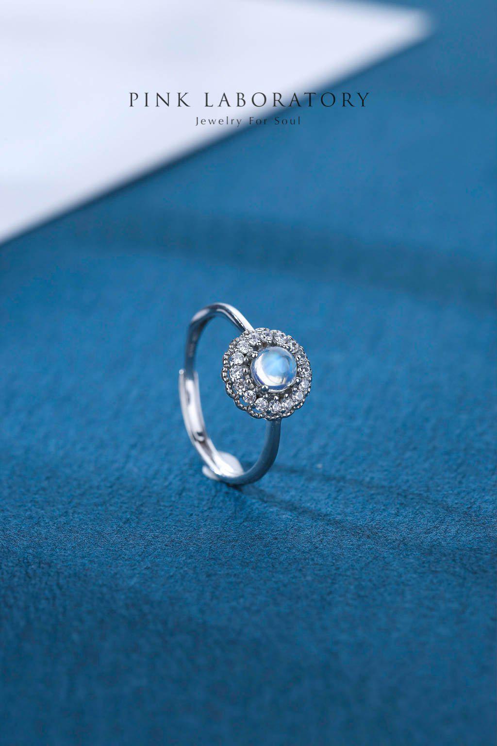 藍光玻璃體月光石戒指 | 925純銀鍍白金 - Pink Laboratory